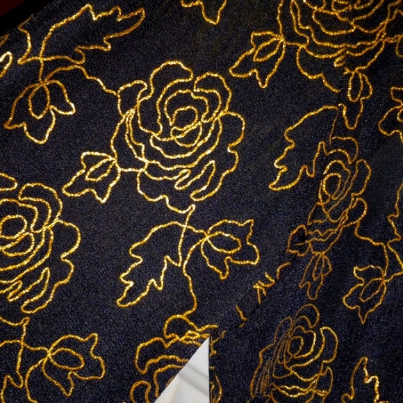 METALLIC ROSES - Picture 2 of 3